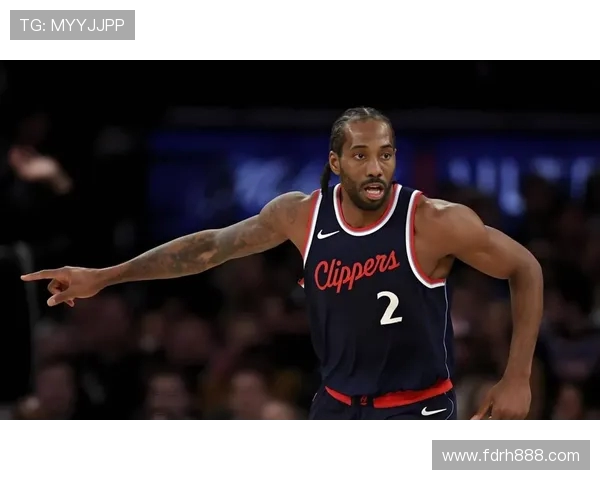 快船球迷为伦纳德欢呼期待唯一全美直播比赛的精彩表现