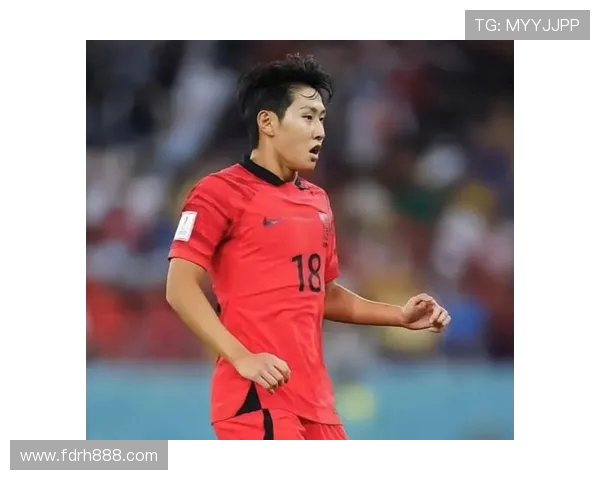 李刚仁25岁首次获韩国年度足球先生随巴黎夺得6冠1亚荣耀时刻